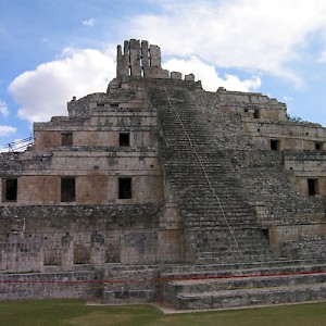 The acropolis at Edzna. A similar structure dominated the center of the ancient Mayan city of T'ho, later renamed Merida by the Spaniards. <a href=></a>