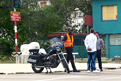 Cuban policemen guarding President Obama's motorcade route <a href=></a>