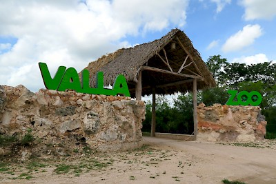 Entrance to Vallazoo in Valladolid Yucatan <a href=></a>