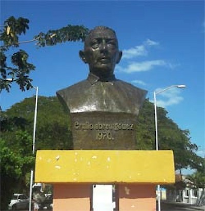 Ermilio Abreu Gomez statue in Merida Yucatan <a href=></a>